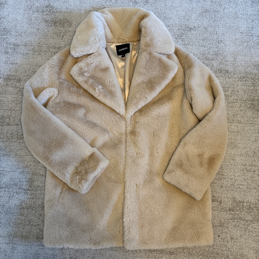 Luxurious Faux Fur Coat in Cream